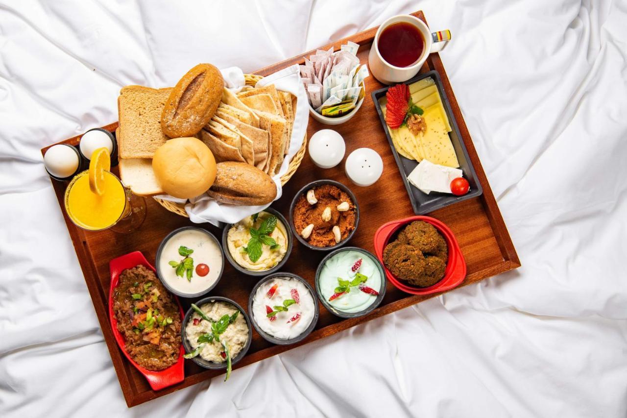 Park Inn By Radisson Makkah Aziziyah Mekka Eksteriør billede A typical breakfast in India