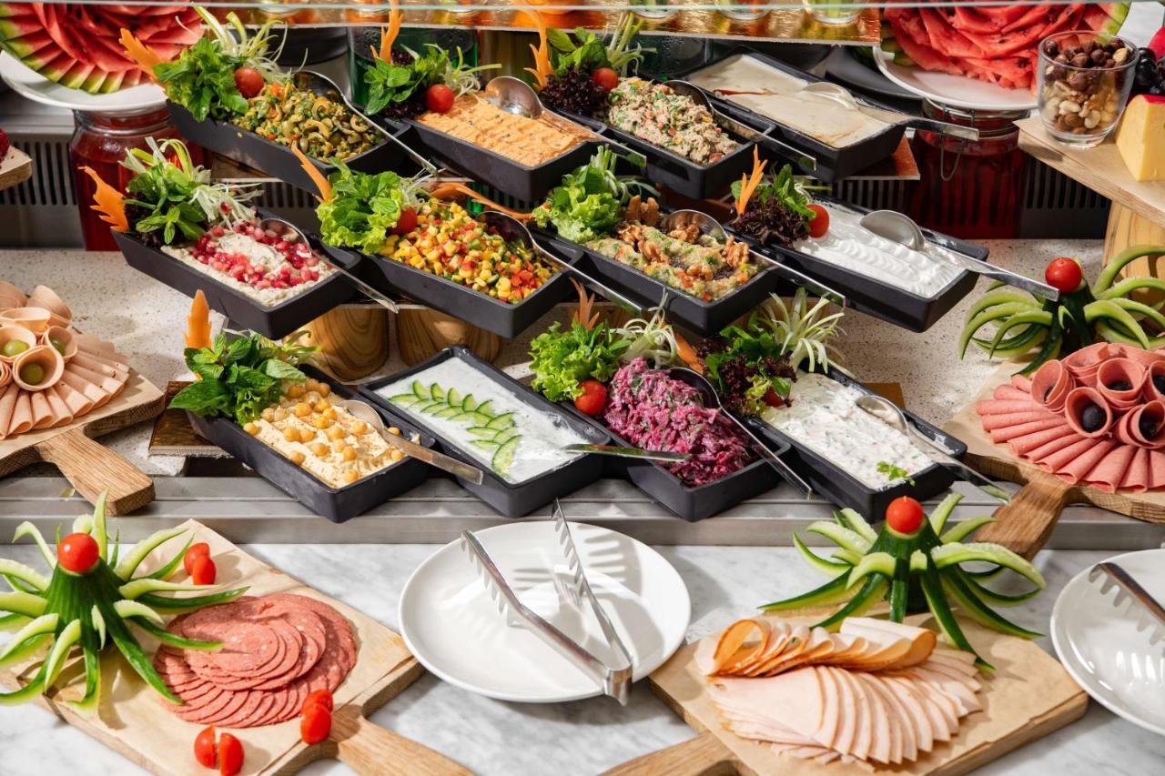 Park Inn By Radisson Makkah Aziziyah Mekka Eksteriør billede A buffet breakfast