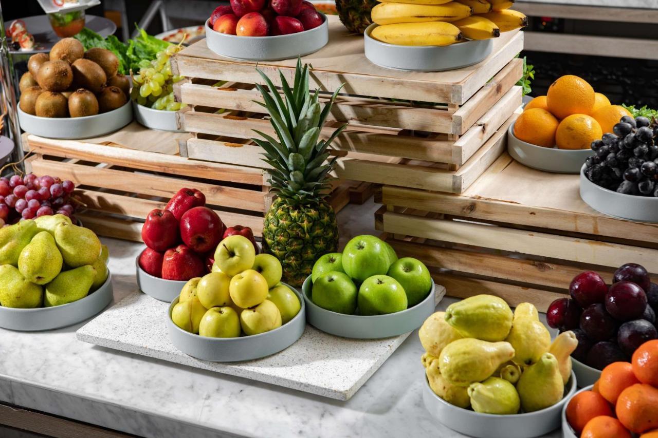 Park Inn By Radisson Makkah Aziziyah Mekka Eksteriør billede Fruit buffet at a hotel