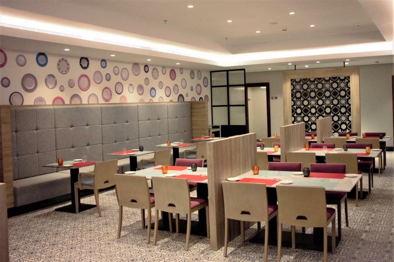 Park Inn By Radisson Makkah Aziziyah Mekka Eksteriør billede The restaurant's interior