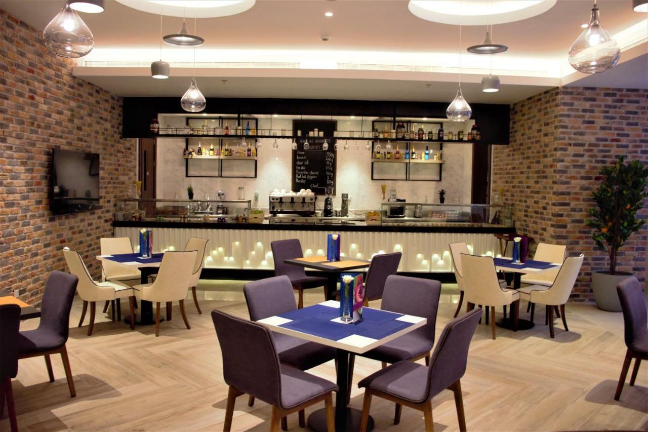 Park Inn By Radisson Makkah Aziziyah Mekka Eksteriør billede The lounge at the airport